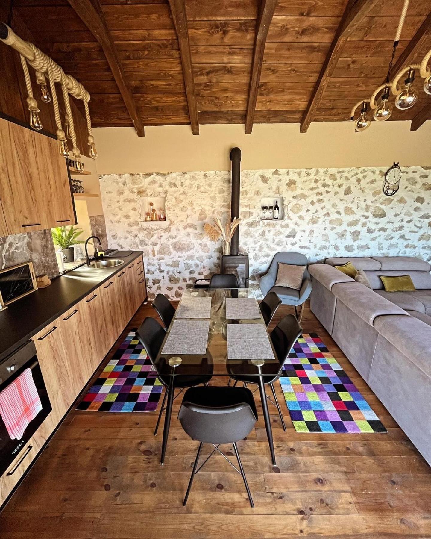 The Stonehouse * Ülgün